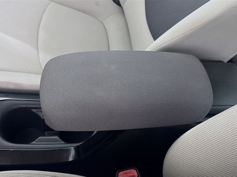 Used 2020 Toyota Corolla LE FWD image 18