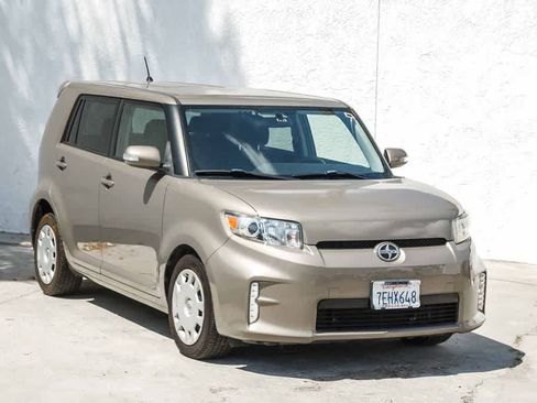 Used 2013 Scion xB FWD image 3