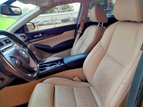 Used 2017 Nissan Maxima Platinum w/ Medallion Package FWD image 10