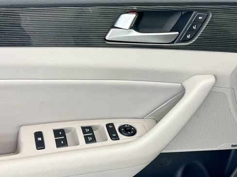 Used 2019 Hyundai Sonata Limited w/ Ultimate Package 02 FWD image 22