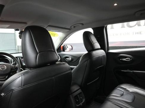 Used 2021 Jeep Cherokee Latitude Plus AWD/4WD image 24