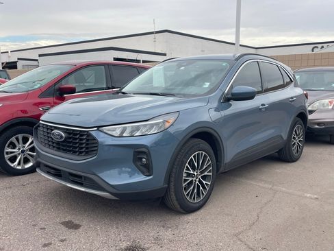 Used 2024 Ford Escape SE image 4