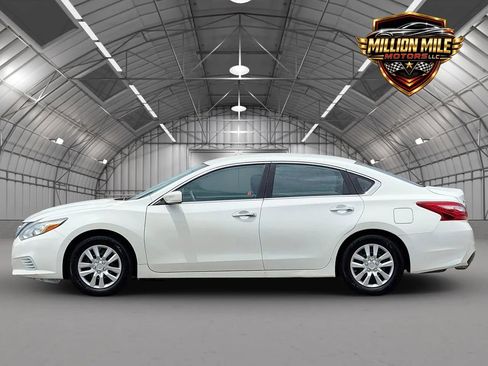 Used 2017 Nissan Altima 2.5 S w/ Power Driver Seat Package FWD image 7