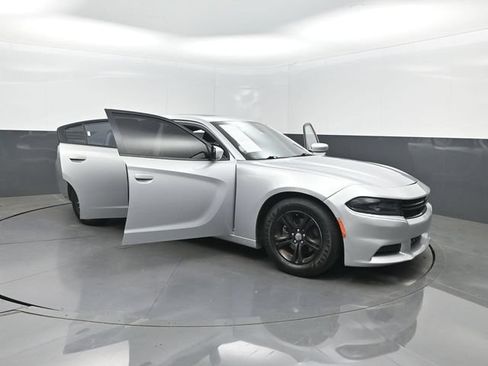 Used 2021 Dodge Charger SXT w/ Leather Interior Group RWD image 38
