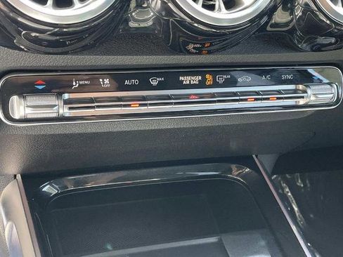 Used 2023 Mercedes-Benz GLB 250 image 18