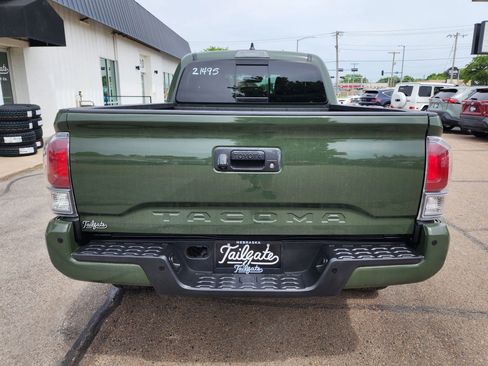 Used 2022 Toyota Tacoma TRD Off-Road w/ TRD Premium Off Road Package AWD/4WD image 6
