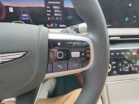 Used 2025 Genesis GV80 3.5T Advanced AWD/4WD image 12