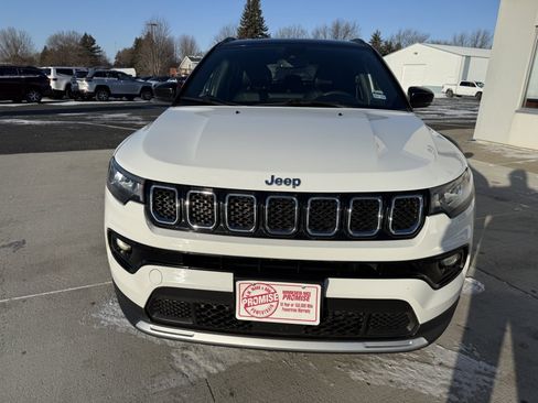 Used 2023 Jeep Compass Limited image 3