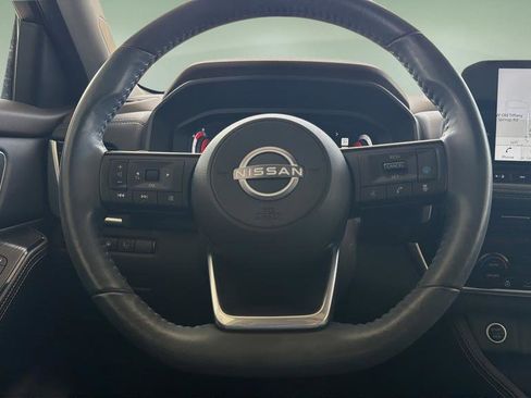 Used 2022 Nissan Rogue Platinum w/ Head-Up Display Package AWD/4WD image 9