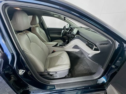 Used 2021 Toyota Camry SE w/ Convenience Package image 29