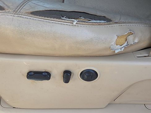 Used 2014 GMC Sierra 2500 Denali w/ Suspension Package, Off-Road image 11