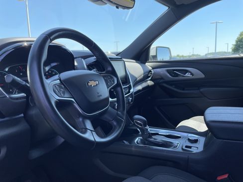 Used 2023 Chevrolet Traverse LT w/ Rear Camera Mirror Package AWD/4WD image 9