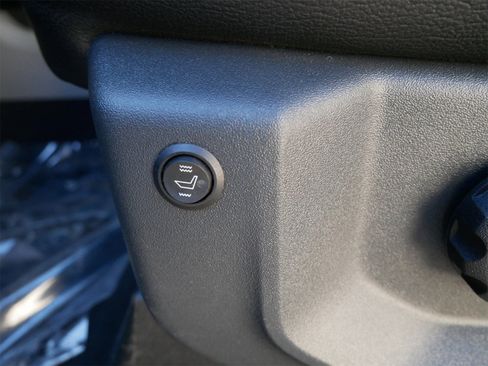 Used 2022 Ford F350 XLT w/ Black Appearance Package image 17