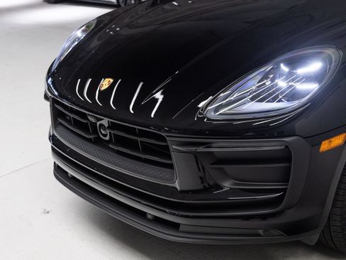 Certified 2026 Porsche Macan AWD/4WD image 33