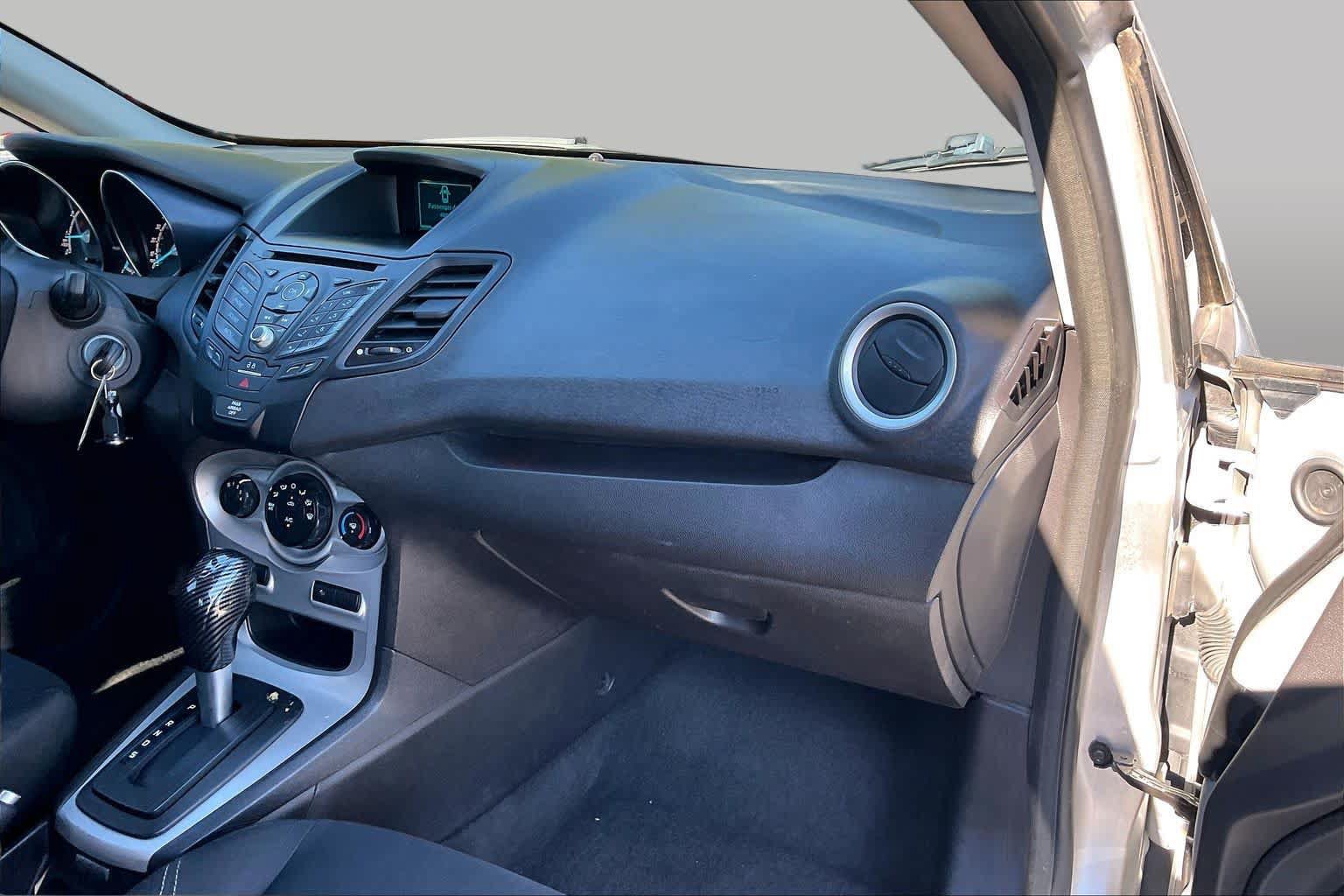 Used 2015 Ford Fiesta SE FWD image 18