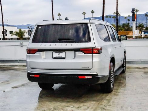 Used 2024 Jeep Wagoneer L Series II w/ Flexible Seating Group image 9