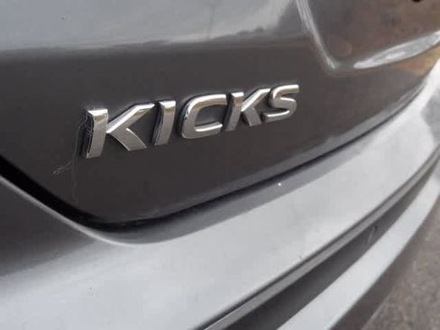 Used 2021 Nissan Kicks S image 32