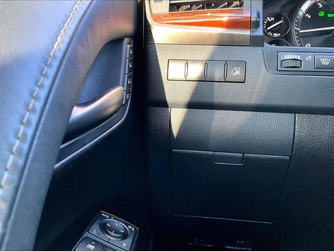 Used 2020 Lexus LX 570 4WD w/ Luxury Package image 35