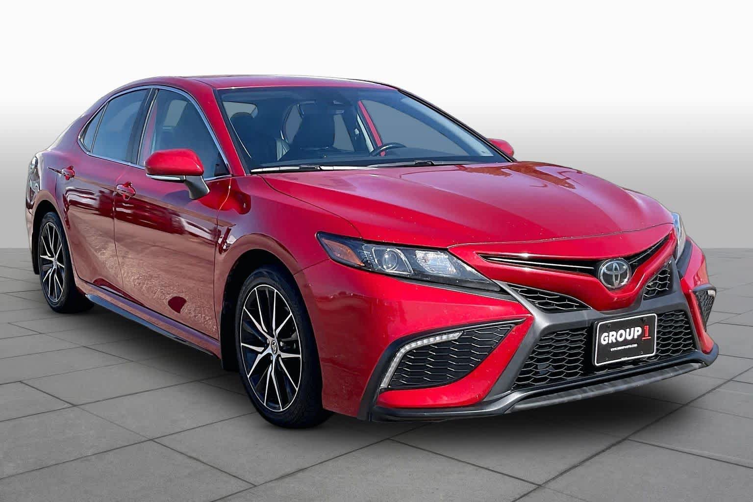 Used 2023 Toyota Camry SE FWD image 3