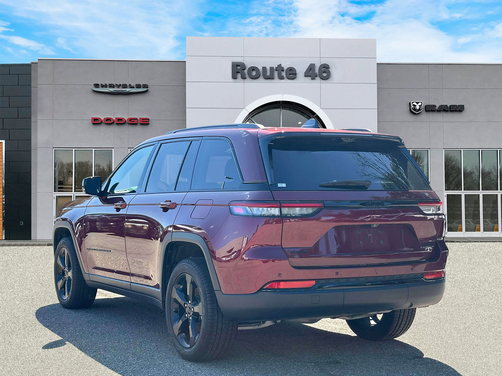 Used 2025 Jeep Grand Cherokee Limited w/ Luxury Tech Group II AWD/4WD image 4