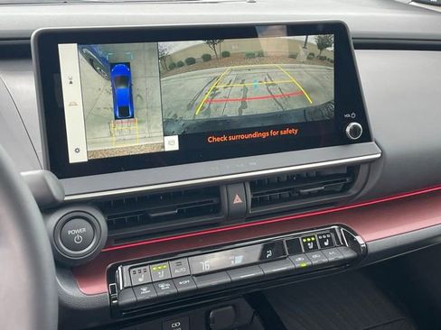 Used 2025 Toyota Prius Plug-In Hybrid w/ Limited Premium Package image 17