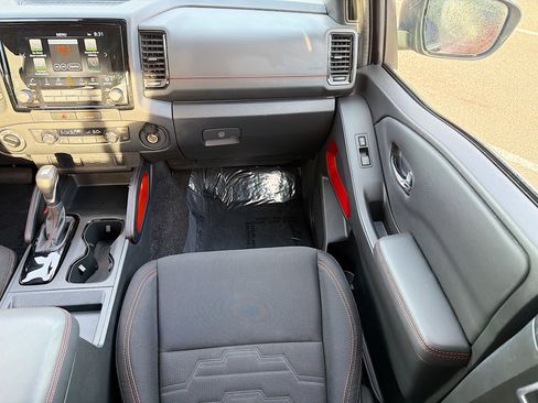 Used 2022 Nissan Frontier PRO-4X w/ Technology Package image 17