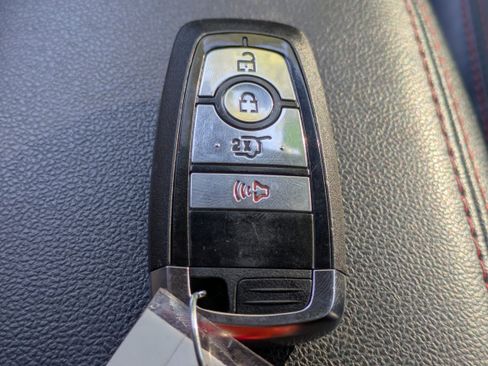 Used 2025 Ford Escape ST-Line image 31