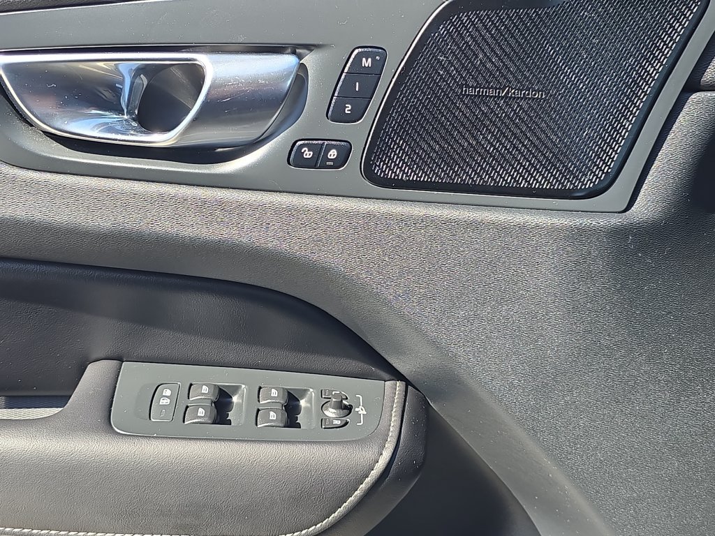 Used 2023 Volvo XC60 B5 Ultimate FWD image 31