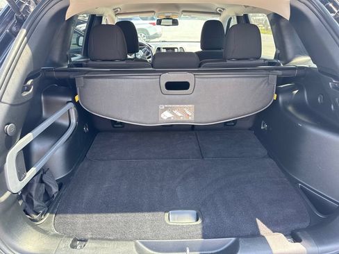 Used 2018 Jeep Cherokee Latitude AWD/4WD image 12