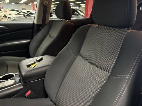 Used 2020 Nissan Pathfinder SV image 36