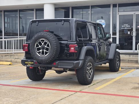 Used 2025 Jeep Wrangler Unlimited Rubicon AWD/4WD image 4