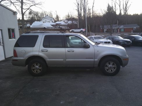 Used 2002 Mercury Mountaineer AWD V8 image 4