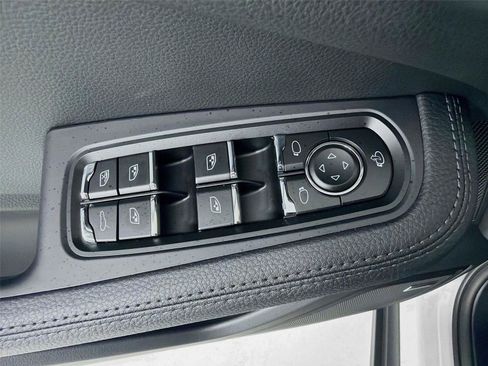 New 2026 Porsche Macan Turbo AWD/4WD image 8