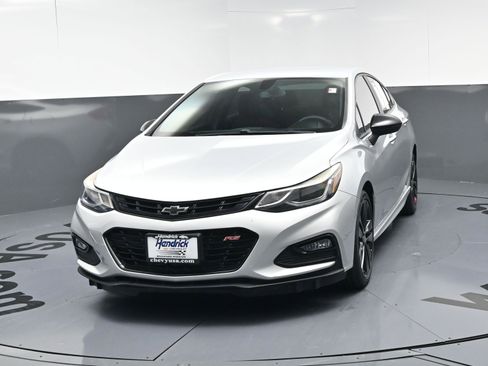 Used 2018 Chevrolet Cruze LT w/ Redline Edition image 5