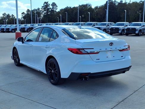 Used 2026 Toyota Camry SE image 2