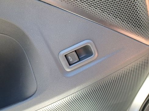 New 2025 Volkswagen Tiguan SE image 34