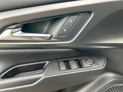 New 2026 Chevrolet Equinox EV LT image 23