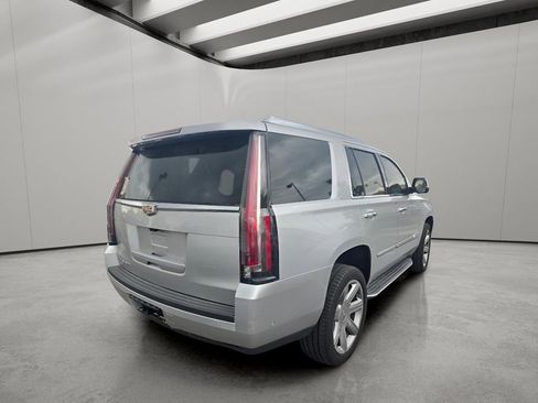 Used 2019 Cadillac Escalade Luxury AWD/4WD image 10