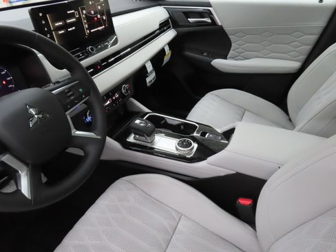 New 2026 Mitsubishi Outlander SEL FWD image 20