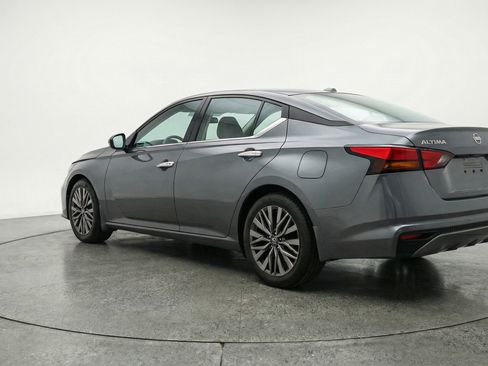 Used 2025 Nissan Altima 2.5 SV image 6