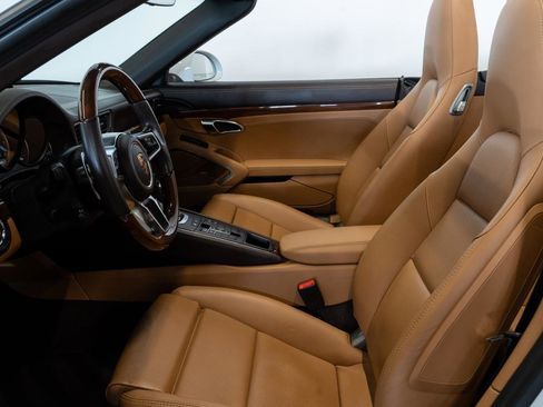 Used 2017 Porsche 911 Turbo image 4