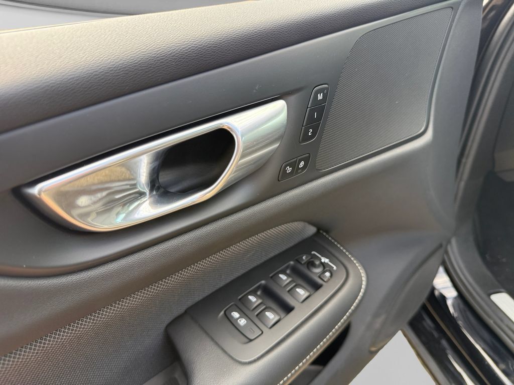 Used 2024 Volvo S60 B5 Plus FWD image 19