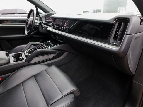 Certified 2024 Porsche Cayenne image 28