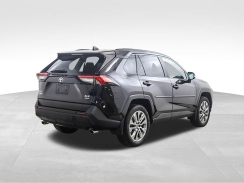 Used 2023 Toyota RAV4 XLE Premium image 5