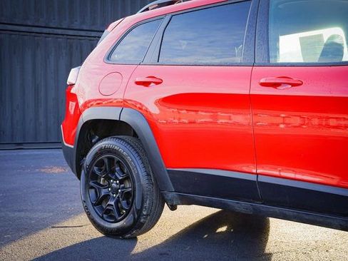 Used 2019 Jeep Cherokee Trailhawk w/ Cold Weather Group AWD/4WD image 6