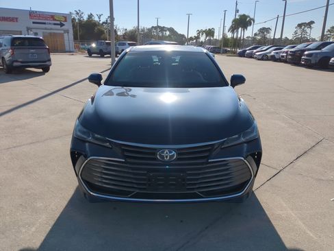 Used 2019 Toyota Avalon Limited w/ Preferred Accessory Package image 2