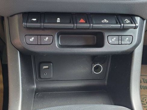 Used 2018 Chevrolet Colorado Z71 AWD/4WD image 30