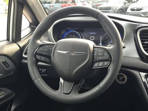 Used 2022 Chrysler Pacifica Touring-L w/ S Appearance Package FWD image 38