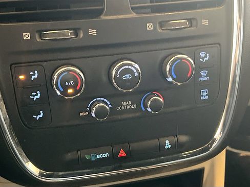 Used 2019 Dodge Grand Caravan SXT FWD image 15