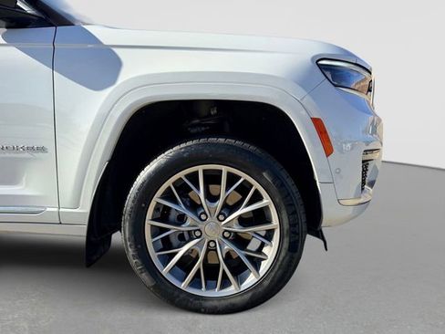 Used 2024 Jeep Grand Cherokee L Summit w/ Advanced Protech Group IV image 10